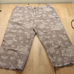 Women's Columbia capris great and white 10